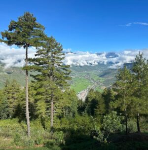 Eva Herzigová Instagram - Precious Bhutan…it has been an incredible journey to learn about this beautiful place, a natural wealth of this earth and they look after it so well…we have stayed at four out of five @sixsensesbhutan lodges travelling on every third day…our boys had so much fun and all of us have learned about Gross National Happiness values and this wonderful place history. Thank you @sangayw1 and @chimiyangzom for looking after us 🤗🤗