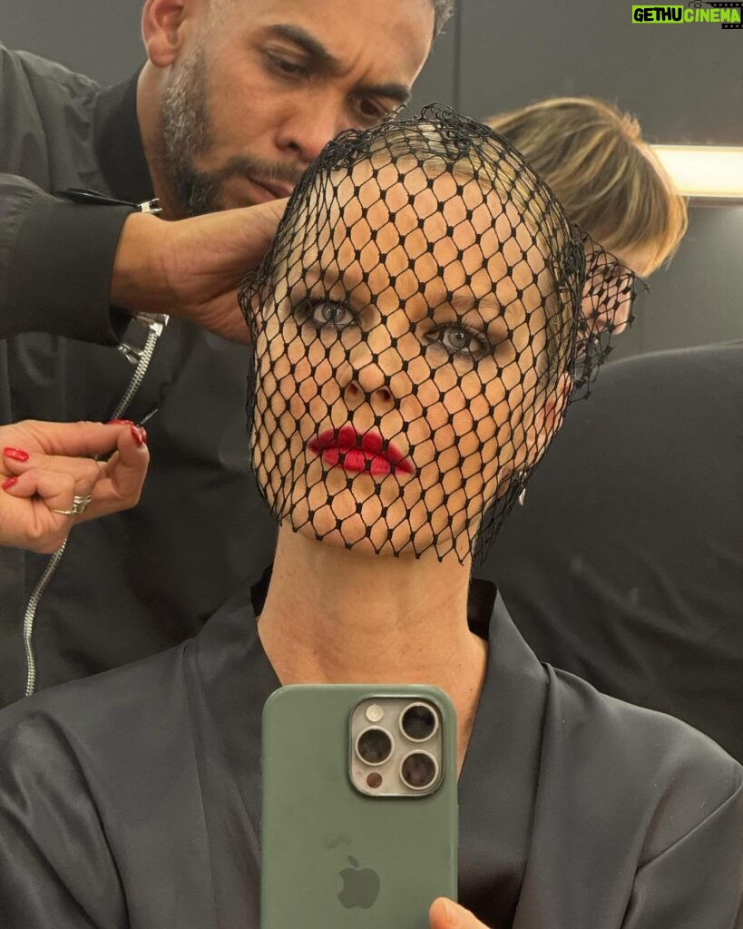 Eva Herzigová Instagram - Backstage at DOLCE&GABBANA FW24 fashion show with @patmcgrathreal and @guidopalau @dolcegabbana