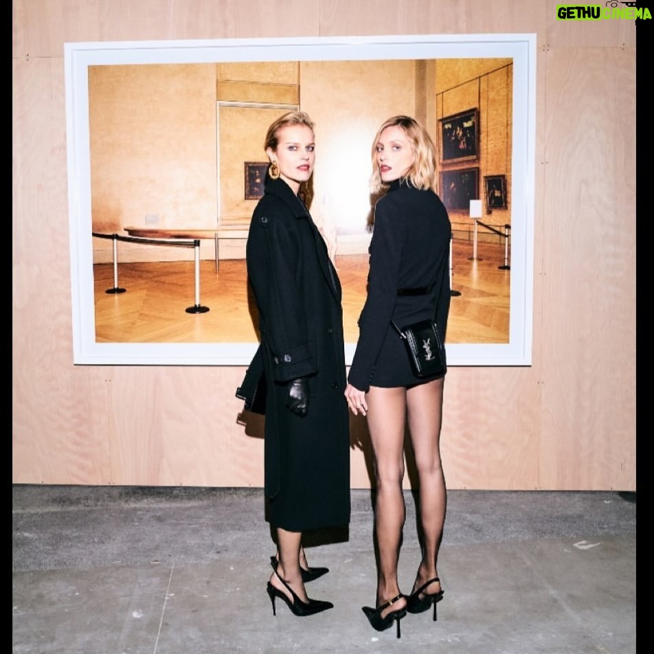 Eva Herzigová Instagram - Admiring Juergen’s work of art @juergentellerstudio @anja_rubik Photo by @saskialawaks