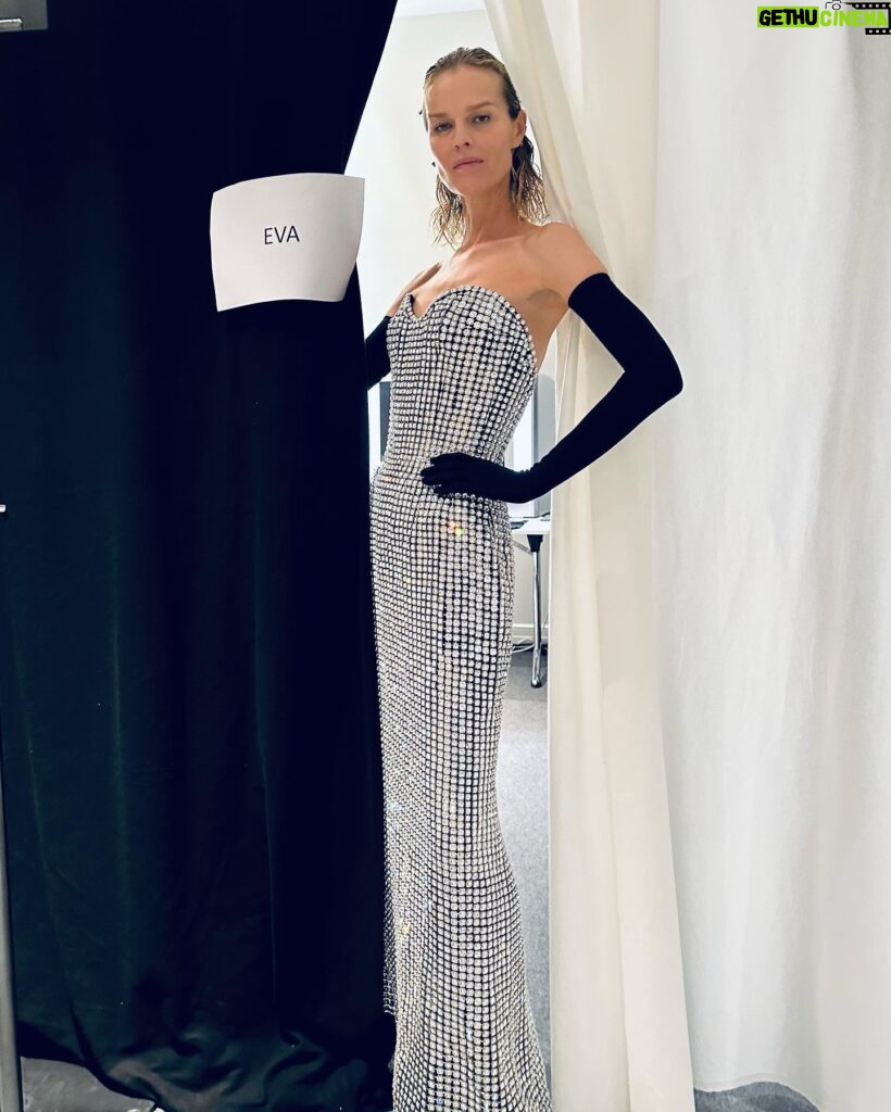 Eva Herzigová Instagram - A Million Dollars dress by @demnagram ❤️ for @Balenciaga Haute Couture