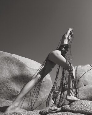 Eva Herzigová Instagram - Summer is here! ☀️for @bazaarfrance 
Photographer: @mario_sorrenti 
Styled by: @elodiedavid 
Hair: @ward_hair_official 
Make-up: @karimrahmanmakeup 
Creative direction: @atelierfranckdurand 
Production: #andreasantarelli
Casting: @piergiorgio 
My agency: @zzotalents
