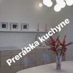 Eva Kramerová Instagram - ✨ Prerábka časť : kuchyňa ✨ Dokončujem svoj domov a svoje bezpečné miesto a súcitim s každým kto sa do akejkoľvek prerábky pustil 😭 je to neustále testovanie trpezlivosti a peňaženky hahah Toto máte na inspo 🤍 Návrh @onomestudio - musím povedať že mať dizajnéra je absolútna pomoc lebo ja by som to bez nej nedala ani za 10 rokov Kuchyňa je od @vejo_nabytoknamieru Najkrajšie podľahy od @mega.parket Lampa @lavish_vintage_studio Stôl @mood_slovensko Stoličky mám staré a váza je od starej mamky ♥️ #kuchyňa#done#prerabka#neverendingstory#homedecor #beforeandafter #predapo #kitchen #decoração #designdeinteriores #interior#livingroom
