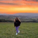 Eva Kramerová Instagram - 🌅🤸🏼‍♀️💞 #magic#everyday#sunset#halo#tusazapadá