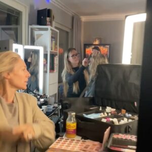 Eva Röse Instagram - Yes! Just when you thought it was over. Idag släpps biljetterna till denna klassiker som vi nu flyttar till scenen. Anrika Cirkus i stockholm blir arenan för denna julmiddag vi helst vill se på avstånd... Det ska bli ljuvligt att åter få stå på scenen , och nu med denna ensemble. Trots vår i luften längtar man en aning till jul . Välkomna! Biljetter på @ticketmaster_sverige @cirkusarenor @lifelineentmt ⭐️⭐️⭐️⭐️⭐️