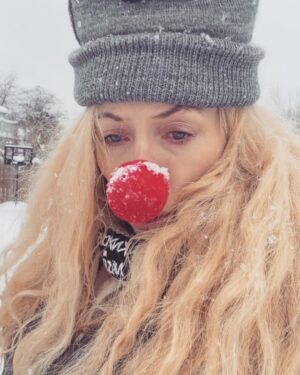 Eva Röse Instagram - Luckans Lakejer ger er ännu ett test av snabbast väg mot framtiden när samtiden suger som en nyfödd kalv.
NollkonTrolltider Lucka 4.
Genus från Nazaret i Box.
#knyckisånässla#julkalender#jul#religion#framtid#box#fastandfurious#påve#snö#speed#genus#future#samtid#julefrid#skärpning#såattsäga @vannarosenberg