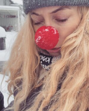 Eva Röse Instagram - Luckans Lakejer ger er ännu ett test av snabbast väg mot framtiden när samtiden suger som en nyfödd kalv.
NollkonTrolltider Lucka 4.
Genus från Nazaret i Box.
#knyckisånässla#julkalender#jul#religion#framtid#box#fastandfurious#påve#snö#speed#genus#future#samtid#julefrid#skärpning#såattsäga @vannarosenberg