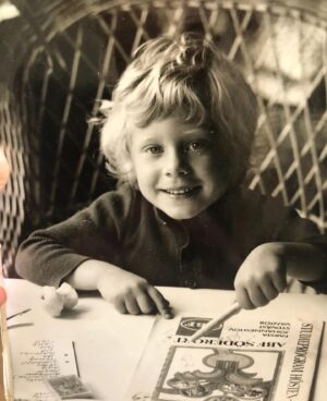 Eva Röse Instagram - ⏳ Varje dag vi får leva är värd att fira. Punkt.
Oändligt tacksam och rörd över den kärlek ni sprider. Som ett tomtebloss är livet. Lämna mjuka avtryck om du kan. 💝🎂🐾 ( svipe for memorylane.)