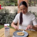 Evagelia Siriopoulou Instagram - Δράμα το πρωινό χωρίς alpro και γι’ αυτό το αγαπημένο μου φυτικό ρόφημα έχει έναν μοναδικό διαγωνισμό για όλους! Γράψε μου στα σχόλια τον δικό σου μοναδικό τρόπο που απολαμβάνεις το alpro και μπες στην κλήρωση για να κερδίσεις τα αγαπημένα σου προϊόντα alpro, χωρίς δράματα. 😝 #alpro #plantbased #apolausetometontroposou