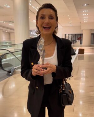 Evdokia Roumelioti Instagram - Το χθεσινό βραβείο οφείλεται στη μεγάλη στήριξη και ανταπόκριση του κόσμου, παρ’ όλες τις δυσκολίες της καθημερινότητας, για αυτή τη θεατρική παράσταση. Είναι σημαντικό και εξίσου λυτρωτικό για τον καλλιτέχνη που μέσα από προσωπικές θυσίες, βαθιά ενδοσκόπηση  φέρει σε πέρας κάτι μέσα από την ψυχή του με αγάπη κι ανιδιοτέλεια. Μαζί με τη Βίκυ μου που ανακάλυψε και μου επικοινώνησε το έργο απολαύσαμε την υπέροχη διαδρομή μιας «Ιστορίας Αγάπης». Ευχαριστώ πολύ από καρδιάς το Αθηνόραμα και το κοινό του για το βραβείο αυτό.
 @athinoramagr @vickyvolioti_official #awardceremony #awardwinner #2022 #thankful