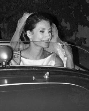 Evdokia Roumelioti Instagram - Ίδια ημέρα πριν από δώδεκα χρονιά... Έχουν αλλάξει πολλά ... έχουμε ζήσει όμορφα και δύσκολα πράγματα , έχουμε γελάσει πολύ και έχουμε στεναχωρηθεί και πολύ όμως είμαστε μαζί ... εγώ και εσύ και το μόνο που δεν έχει αλλάξει και έχει γίνει πιο μεγάλο και πιο όμορφο είναι αυτό πού μας ένωσε η αγάπη μας!!Σαγαπω και τώρα και πάντα και για πάντα...