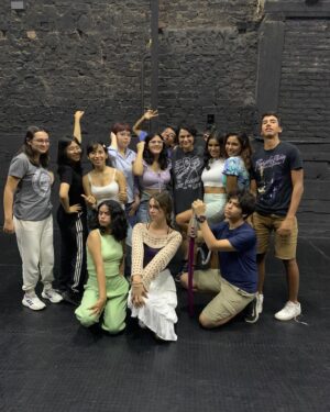 Eve Harlow Instagram - went to Peru to teach kids acting; fell in love with Peru, fell in love with the kids. 
♥️✨

🙏 @spotlightartsco for changing my life