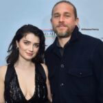 Eve Hewson Instagram - ‘twas an honour!!!! 💚🇮🇪💚 Hair @halleybrisker Make up @kateleemakeup Styling @kateyoung @narrativepr @oscarwildeawardsla