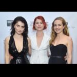 Eve Hewson Instagram - ‘twas an honour!!!! 💚🇮🇪💚 Hair @halleybrisker Make up @kateleemakeup Styling @kateyoung @narrativepr @oscarwildeawardsla
