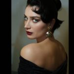Eve Hewson Instagram - Cocaine bear, leave Malala alone. ⭐️ Hair @halleybrisker Make up @kateleemakeup Styling @kateyoung @narrativepr