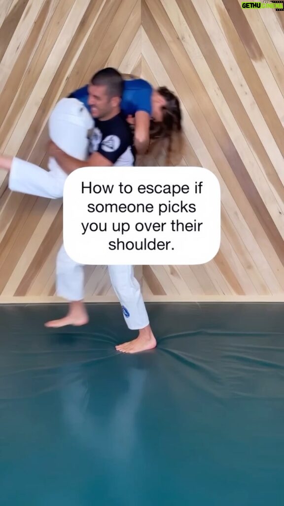 Eve Torres Instagram - FREE women’s self-defense seminar on July 25th!! Visit the link in bio to join us for a free @womenempoweredgjj seminar near you. Important: Do not try this technique until you’ve participated in or watched our comprehensive lesson on this choke application for all the “what-ifs” and safety tips. For more self-defense tools and principles, follow @womenempoweredgjj.