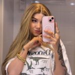 Evelina Instagram - hyvää autismitietoisuuden viikkoa!! <3 ole siis tietoinen tämän autistin keikasta tänään: Lappeenrannassa Valta Nightclub & showtime 00:30 🥰 pehmee kevät baby