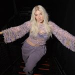 Evelina Instagram - huomenna Pehmee Tour Lutakossa, Jyväskylässä!! 💜 showtime 22:00, illan avaa @stormysenya 21:00 ✨ on ollu unohtumattomii keikkoi ja kohtaamisiii, on ollu ihanaa päästä vetää tuttujen lempparien lisäks koko neljäs albumi ja nähä ja kuulla ja tuntea et ootte löytäny Pehmeen 🥹🫶🏼 Pehmee Tour lokakuussa: 13.10. Umpitunneli, Tornio 14.10. 45 Special, Oulu 18.10. Silja Serenade 20.10. Viking Grace 21.10. Tavastia, Helsinki 27.10. Sawohouse, Kuopio 28.10. Bailupaatti, Baltic Princess kaikki keikat evelina.fi 💜