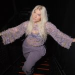 Evelina Instagram - huomenna Pehmee Tour Lutakossa, Jyväskylässä!! 💜 showtime 22:00, illan avaa @stormysenya 21:00 ✨ on ollu unohtumattomii keikkoi ja kohtaamisiii, on ollu ihanaa päästä vetää tuttujen lempparien lisäks koko neljäs albumi ja nähä ja kuulla ja tuntea et ootte löytäny Pehmeen 🥹🫶🏼 Pehmee Tour lokakuussa: 13.10. Umpitunneli, Tornio 14.10. 45 Special, Oulu 18.10. Silja Serenade 20.10. Viking Grace 21.10. Tavastia, Helsinki 27.10. Sawohouse, Kuopio 28.10. Bailupaatti, Baltic Princess kaikki keikat evelina.fi 💜