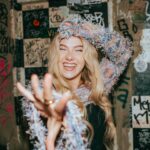 Evelina Instagram - omg mikä keikka tavastialla äsken 🥹 oon tosi tosi onnellinen, kiitos kaikki 🫶🏼 📷: smashhill @riiagrasshill