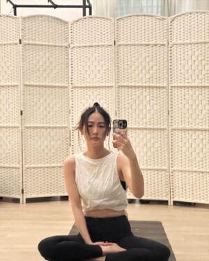 Evelyn Choi Instagram - 每次做完運動後的疲累和呆滯
今晚應該可以睡好一點吧　_(:3 」∠)_