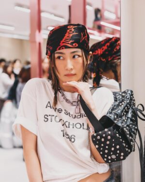 Evelyn Choi Instagram - 我家讓我最快樂的地方除了廚房，
應該就是衣帽間了。

如果我家的衣櫃像是 @acnestudios @harbourcity 新店那樣就好了
我應該會留在家裡一個星期都不寂寞

@acnestudios #acnestudios
@harbourcity #harbourcity