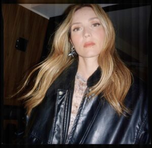 Actress Evelyne Brochu HD Instagram Photos and Wallpapers April 2024