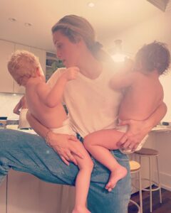 Actress Evelyne Brochu HD Instagram Photos and Wallpapers June 2024