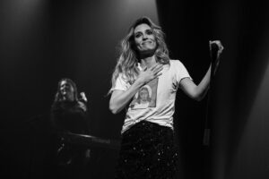 Evelyne Brochu Instagram - @felixdyotte, @lysandrelasagne, @ethier.g, @odildo et @maxime.castellon vous êtes le meilleur band du monde. Vous étiez stellaires à Montréal et Québec. Déjà hâte de vous retrouver ;) 
📸: @la_ptite_photographe