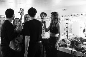Evelyne Brochu Instagram - @felixdyotte, @lysandrelasagne, @ethier.g, @odildo et @maxime.castellon vous êtes le meilleur band du monde. Vous étiez stellaires à Montréal et Québec. Déjà hâte de vous retrouver ;) 
📸: @la_ptite_photographe