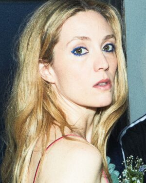 Evelyne Brochu Instagram - ✨ Une autre vie ✨
demain
📸 @shaynelaverdiere