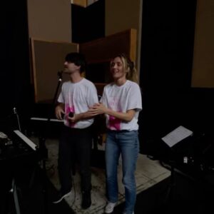 Evelyne Brochu Instagram - Du merch! Des vinyles! Deux shows! (Au Gésu à Montréal 14 et au Grand théâtre de Québec le 19!) Ça brasse! Hâte de vous voir! 💕