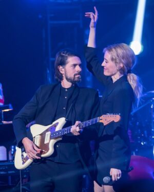 Evelyne Brochu Instagram - Je serai @belleetbumtq ce samedi 25 janvier à 21h sur les ondes de Télé-Québec! Avec le beau @felixdyotte! Crédit photo: Claude Dufresne.