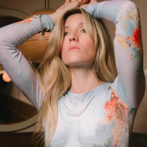 Actress Evelyne Brochu HD Instagram Photos and Wallpapers December 2023