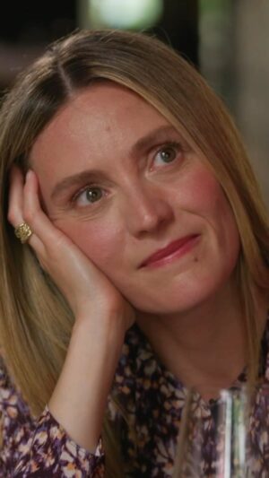 Evelyne Brochu Instagram - Les mots tellement pertinents d’Evelyne Brochu sur ce qu’on demande aux femmes... 💜

Qu’en pensez-vous?
⎯⎯⎯⎯⎯⎯⎯⎯⎯⎯
Sucré Salé ☀️
Lundi au vendredi, 18h30 | TVA et TVA 
#SucréSalé