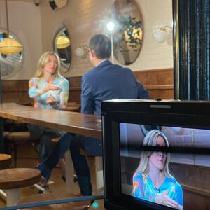 Evelyne Brochu Instagram - Journée de presse pour Le Danger, qui sera disponible dans sept jours exactement!! J’ai si hâte de vous le partager!!! 💋