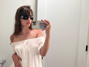 Ever Anderson Instagram - But ah! Oh, the summer nights Shoo bop bop, shoo bop bop