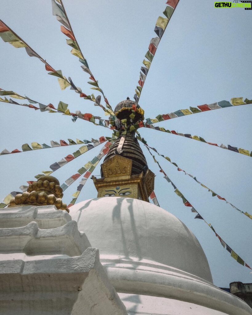 Evgenia Samara Instagram - [119/366•2024]* ___________________ Ταξίδι ξανά μετά από 8 μήνες. Ετοιμαστείτε. Exploring Nepal Day 1. Kathmandu🇳🇵 #PatanDurbarSquare