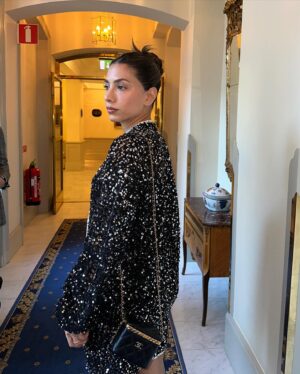 Evin Ahmad Instagram - Thank you @ellesverige @assefacommunication and the jury for the price!!! Finally something good about my shopping addiction and my obsession with beautiful things. lol. 
Thanks to my gorgeous stylist @katijahirsch and to @chanelofficial and to the fella that did my hair @marcovukotahair 🧿💅🏽🍉💄💘❤️‍🔥 
Yeeeey Puss Puss
