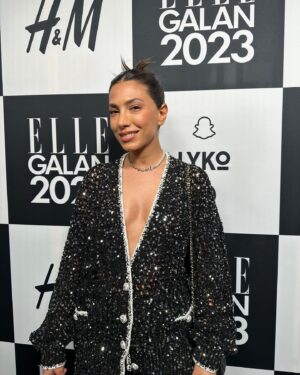 Evin Ahmad Instagram - Thank you @ellesverige @assefacommunication and the jury for the price!!! Finally something good about my shopping addiction and my obsession with beautiful things. lol. 
Thanks to my gorgeous stylist @katijahirsch and to @chanelofficial and to the fella that did my hair @marcovukotahair 🧿💅🏽🍉💄💘❤️‍🔥 
Yeeeey Puss Puss