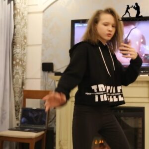 Evnika Sadvakassova Instagram - Hi, I am very glad to see you❤️
This is me dancing before christmas 2019! I really love to dance, because it cheers up! It also helps me to feel my body​ more.
Being able to feel the body often helps me in boxing. 😍🤜

​
Привет, я очень рада вас видеть❤️​

Это я танцую перед рождеством 2019 года!​ Я очень люблю танцевать, потому что это поднимает настроение! А ещё помогает​ мне больше почувствовать своё тело.

Уметь чувствовать тело часто помогает мне в боксе. 💜🤜

#Evnika  #Saadvakass #Saadvakassfamily #boxing #Evnik #traning #simulator
#speed #Dancing