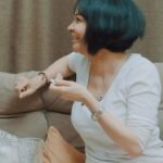 Evrim Akın Instagram - Veeee karşınızda Tiktok fenomeni Esefsu! 🥰 Yeni konuğum @esefsu ile konuşmaktan ve gülmekten çenemizin düştüğü, çooooook eğlendiğimiz bir çekim gerçekleştirdik. Umarım izlerken aynı keyfi alırsınız! Video bu cuma yayında🥳Alarmları kurmayı sakııın unutmayın! 🤩