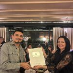 Evrim Akın Instagram - YouTube kanalım 100.000 aboneye ulaştı! 🤩 Tüm izleyicilerimize ilgisinden dolayı teşekkür ediyorum. Hep birlikte nice yüzbinler bizim olsun. ♥️ @yuzbindijital ekibime ve yanımda olan herkese çok teşekkürler. 🙏🏻🥰 Bu güzel kutlama gecemize ev sahipliği yapan @tikesuadiye ayrıca teşekkürler, her şey çok nefisti. 😇