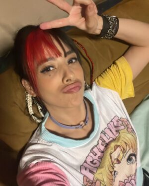 Fátima Molina Instagram - #tbt aquellos días de mecha roja 🧲🎬
