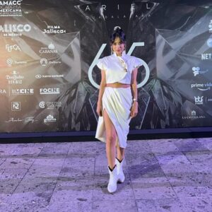 Fátima Molina Instagram - Una más de #Ariel65 por que no puedo dejar pasar que uno de mis diseñadores mexicanos favoritos @neithanherbert me vistió de blanco 🤍🙏🏼. 💄 @reynadayanamakeup  @mmagency_