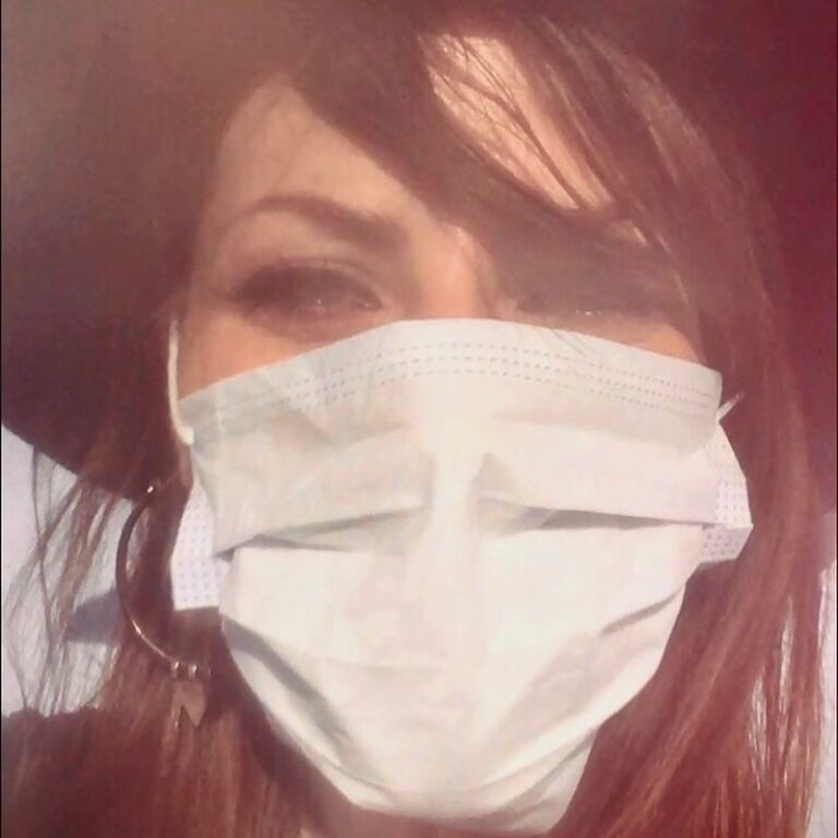 Fairuza Balk Instagram - Hi ALL PLEASE READ! I’m gonna get straight to the point here. My niece reached out to me because she is a registered nurse in Manhattan and she’s currently on the front lines of this gargantuan pandemic that’s exploded with cases there. She’s seeing first hand that nurses and doctors don’t have enough personal protective equipment ( PPE) to deal with the huge number of cases that have and are continuing to flood in to the hospitals. Out if sheer desperation and necessity she took it upon herself to start a campaign asking everyone to please donate any masks, gowns, booties and PPE they have ( if they have any) and also any funds with which they can to help the medical staff there. She and all the medical personnel are doing an inhuman level of work to try to save lives and they urgently need our help in whatever way we can give it. I know that we are all having to count our pennies right now. I personally lost 3 jobs I was counting on so I know of what I speak, however if we could all make a donation however large or however small to help these people we need to do it. It’s the least we can do. They’re out there right in the middle of this while we get to stay home away from it. Staying locked inside presents its own challenges but compared to what they’re dealing with it’s pretty kush. I’m not going to rag here on the Gov. & lack of support and supplies because that is self evident. Hopefully that will improve soon but in the meantime there is something we can each do to help. Full blog and donation link on my home page fairuza.org. She is an incredibly honest, loyal, brilliant and creative human being and ALL donations go directly to the staff and hospital workers. I typically don’t trust when someone asks me for donations, I’m one of those people who has to research any cause I’m thinking of supporting butI I can personally guarantee that any funds or supplies you can donate go DIRECTLY towards helping the medical staff and patients. PLEASE help her to help these incredibly brave people who are risking their lives to help others. Please share the link far and wide!