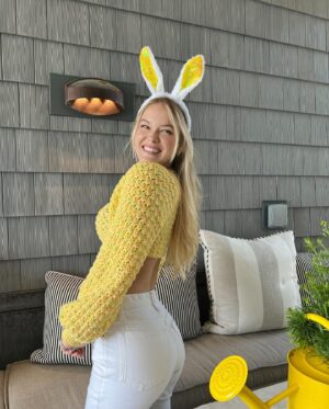Faith Schroder Instagram - Happy Easter from me and my crocheted sweater! 🐰