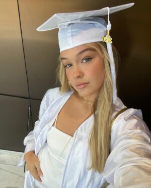 Faith Schroder Instagram - A little late but I finally did it!!! Here I come college🥳🥳