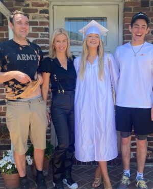 Faith Schroder Instagram - A little late but I finally did it!!! Here I come college🥳🥳