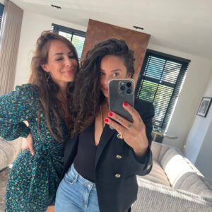 Fajah Lourens Instagram - De liefste vriendin van de hele wereld in vandaag 40 geworden. Gefeliciteerd girl, prachtige ziel, spiriwiri, onderneemster, super mama, prachtige vrouw, paarden verzorgster, dieren lover ik hou van jou ♥️Zaterdag gaan we vlammen 🔥