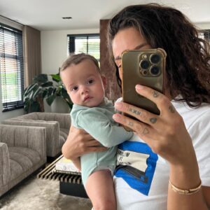 Fajah Lourens Instagram - Ik kan met geen woorden omschrijven wat ik voor deze kleine man voel. Wat een rijkdom ♥️